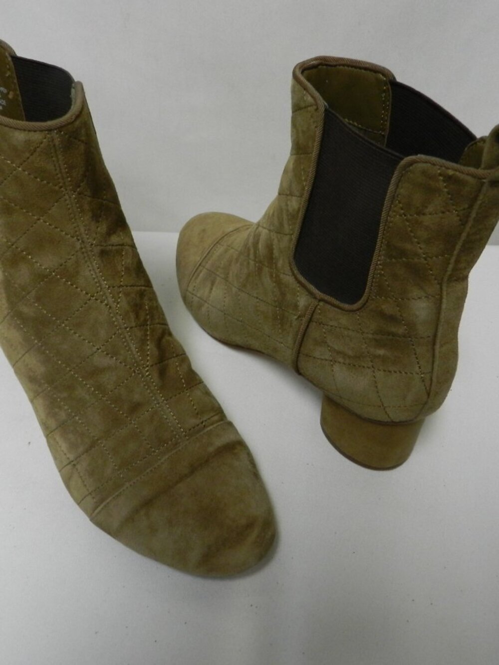 Nine West Tan Interrupt Quilted Suede Ankle Boots Booties Taupe heel Size Sz 7 M